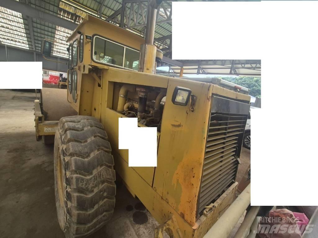 CAT CS 563 Valjci sa duplim bubnjem