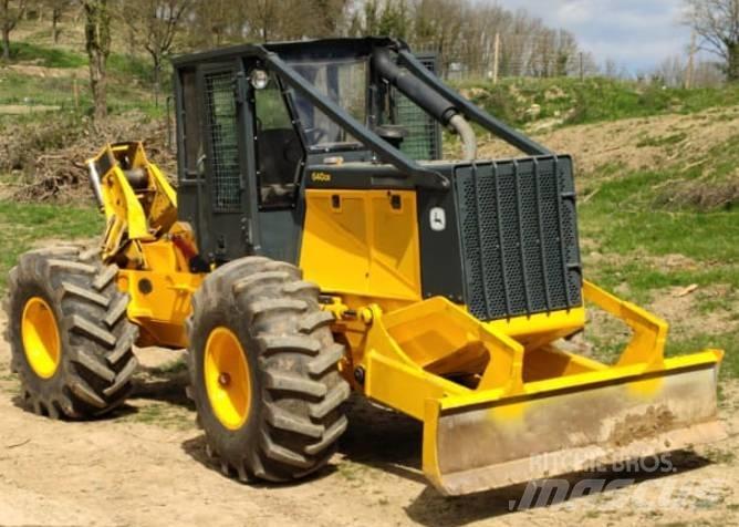 John Deere 640 Skideri