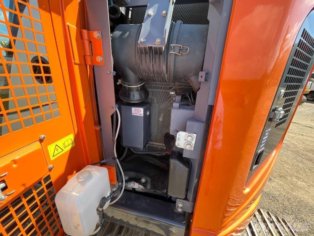 Hitachi ZX 135 US-6 Bageri guseničari