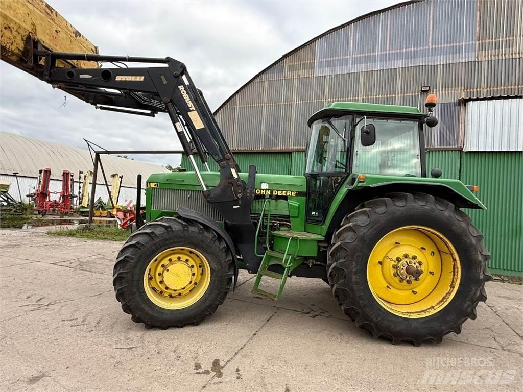John Deere 4755 Traktori