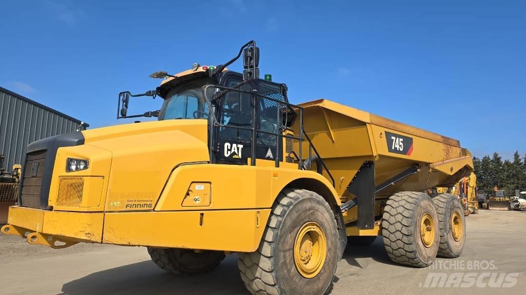 CAT 745 Zglobni damperi