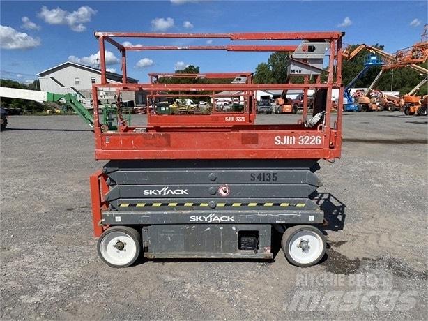 SkyJack SJ III 3226 Makazaste platforme