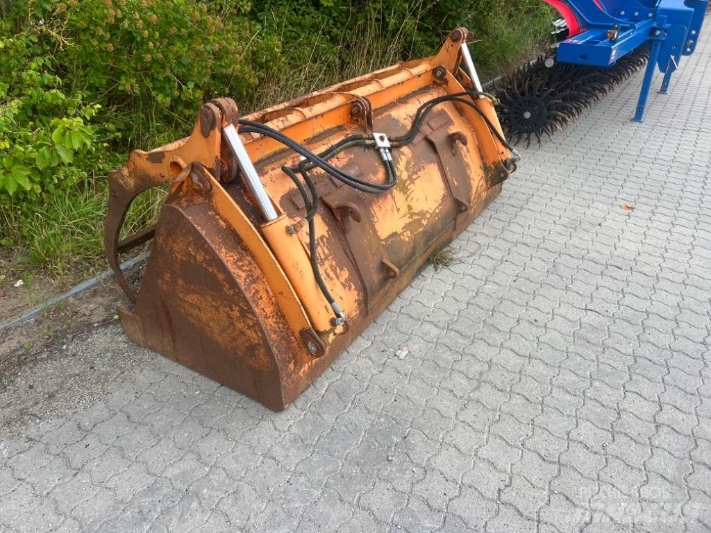  Skovl  med overfald Oprema za prednji utovarivač