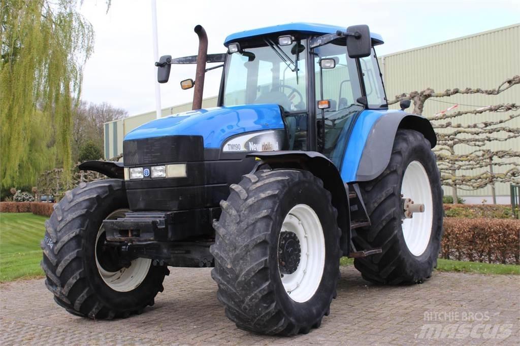 New Holland TM190 Traktori