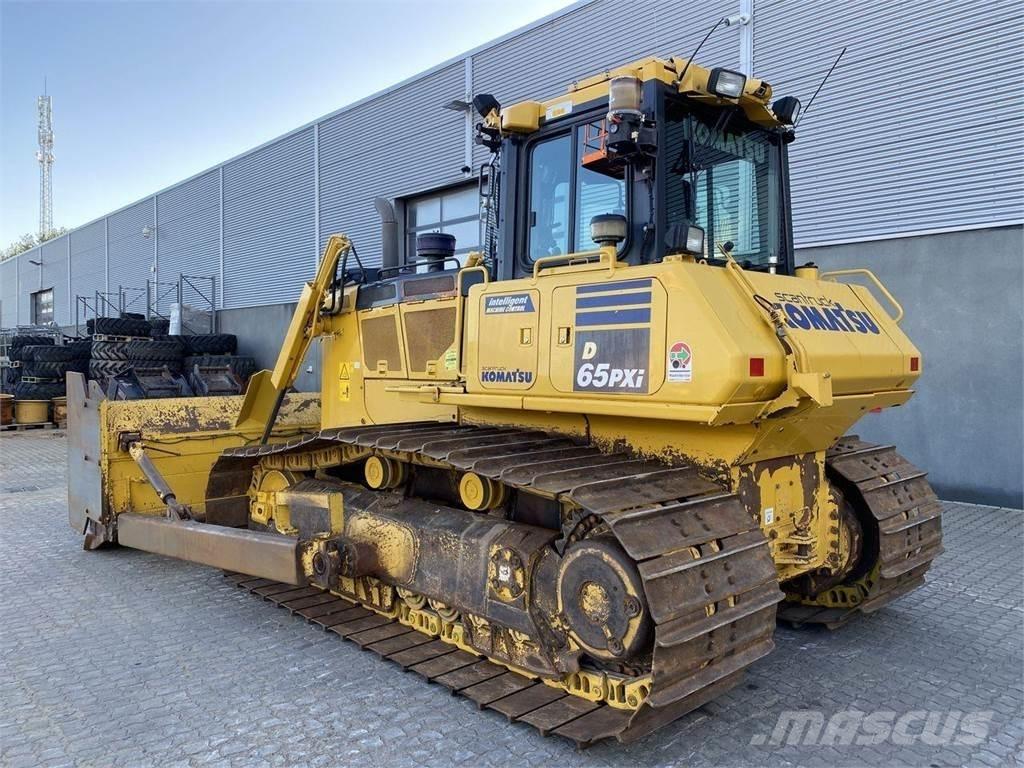 Komatsu D65PXI-18 Buldožeri guseničari