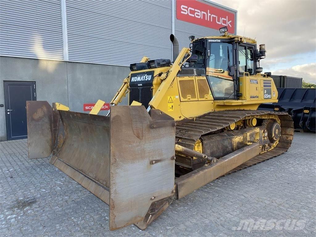 Komatsu D65PXI-18 Buldožeri guseničari