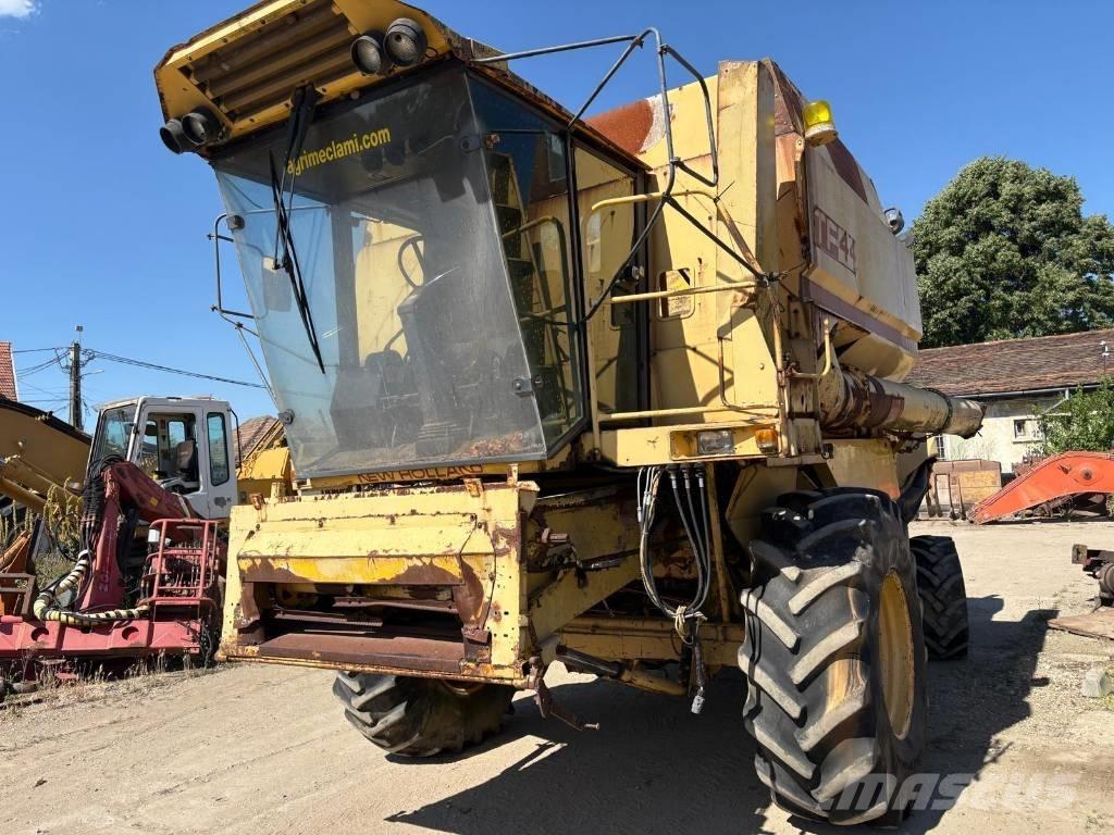 New Holland TF 44 Kombajni