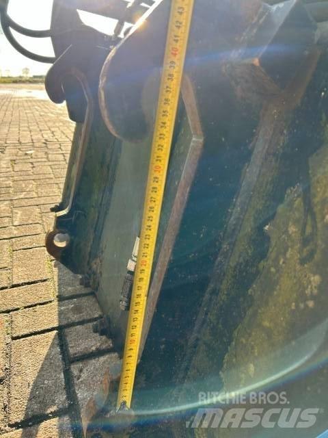 JCB Pelikan bak Kašike / Korpe