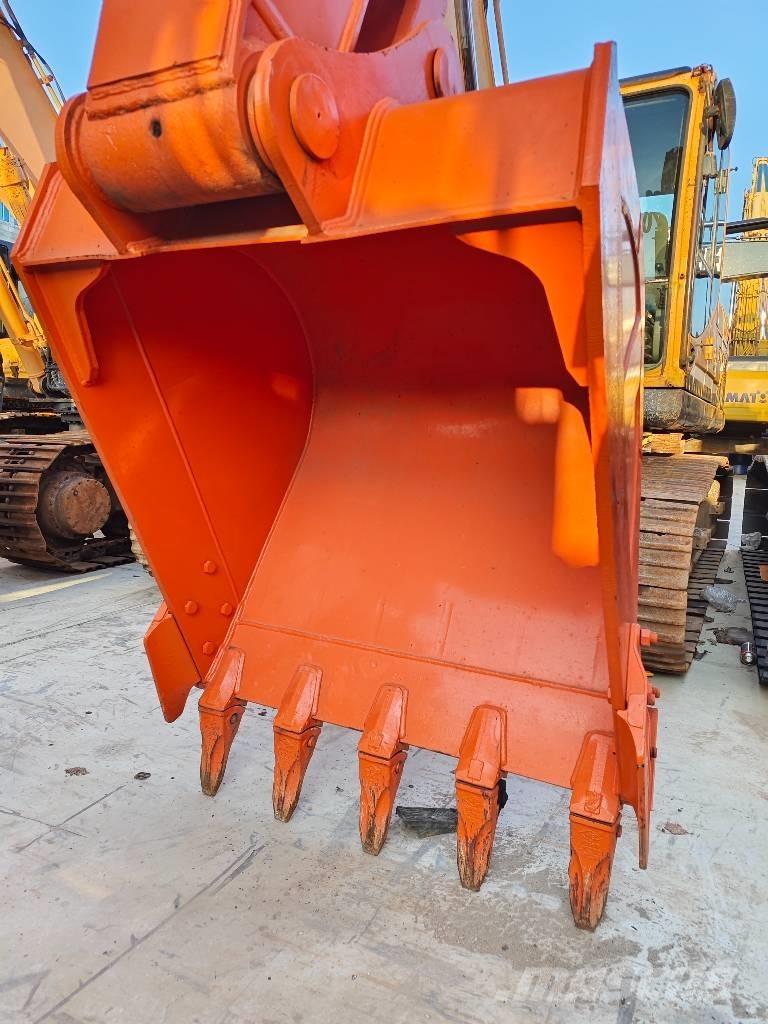Hitachi ZX 210 Bageri guseničari