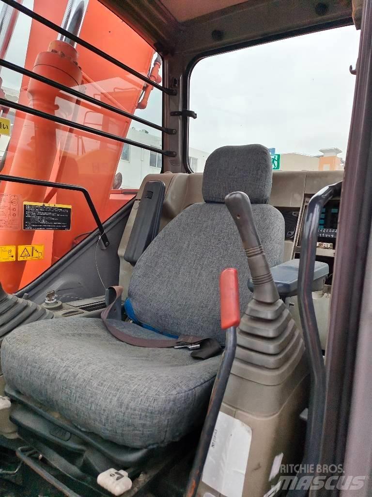 Hitachi ZX 135 US Bageri guseničari