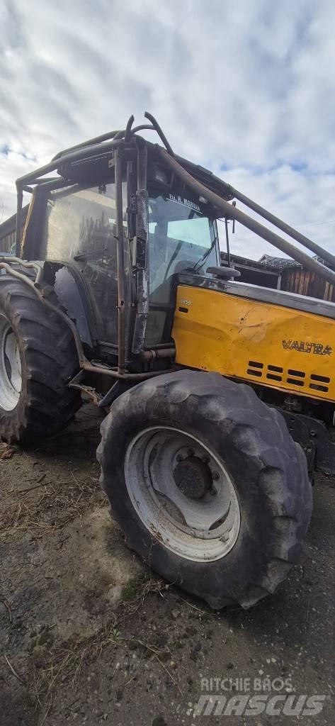 Valtra 6850 Traktori