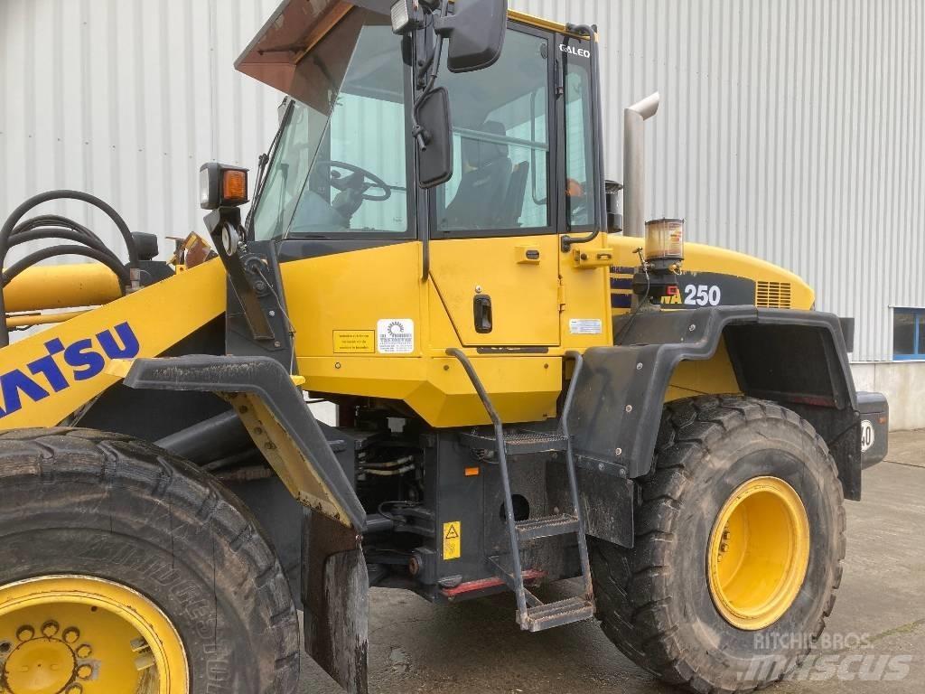 Komatsu WA 250 Utovarivači na točkove
