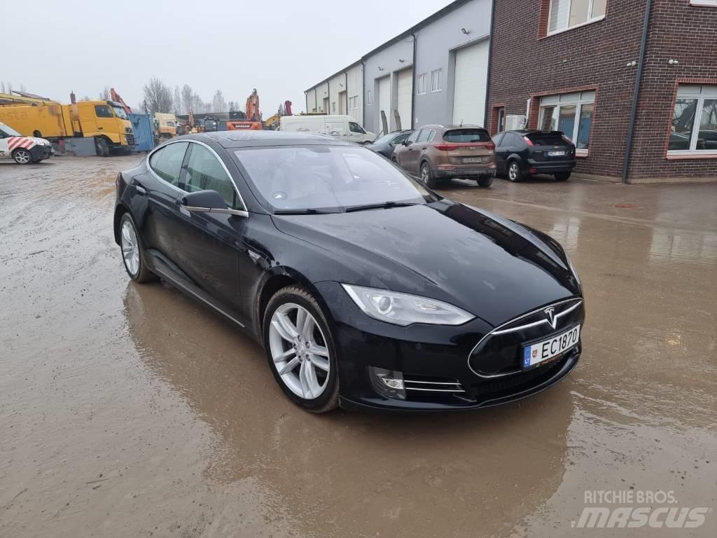 Tesla Model S P85 Automobili