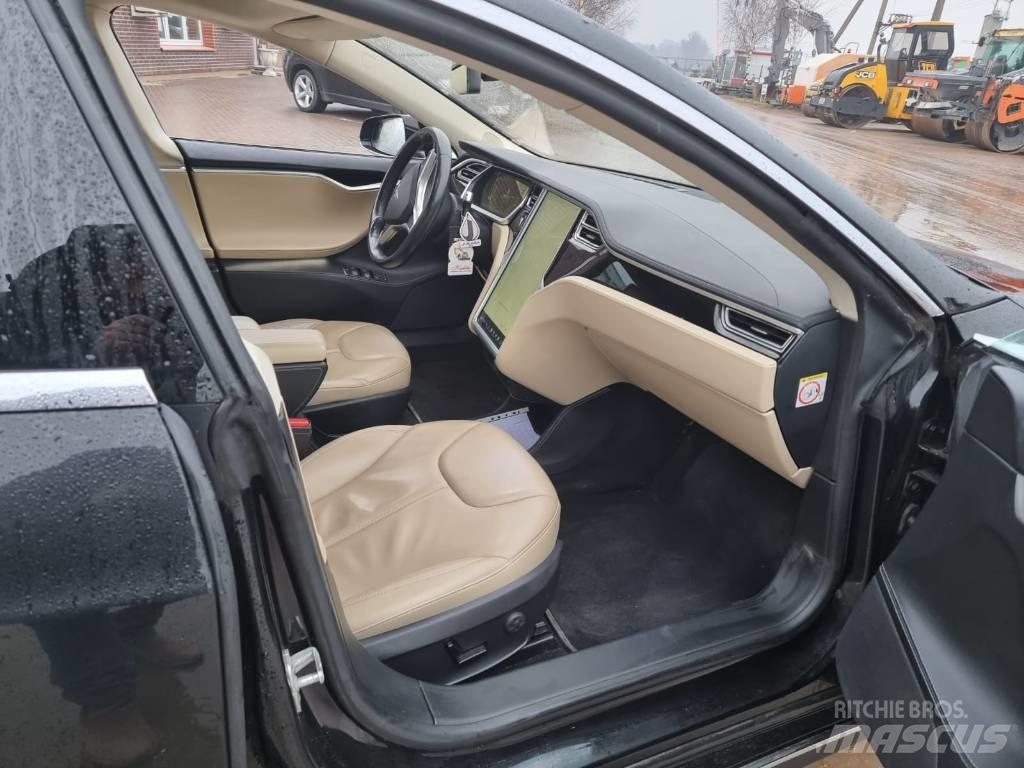 Tesla Model S P85 Automobili