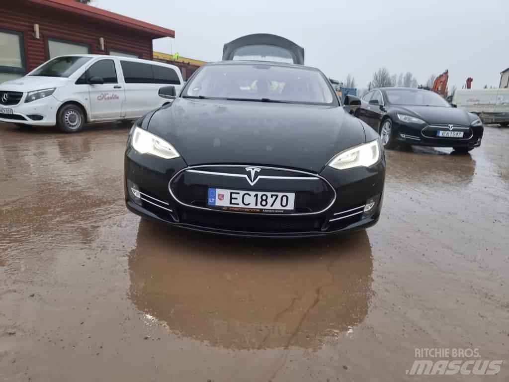 Tesla Model S P85 Automobili