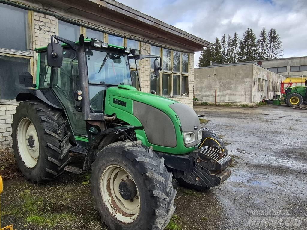 Valtra A 95 Traktori