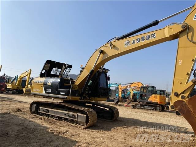 CAT 326D Bageri guseničari