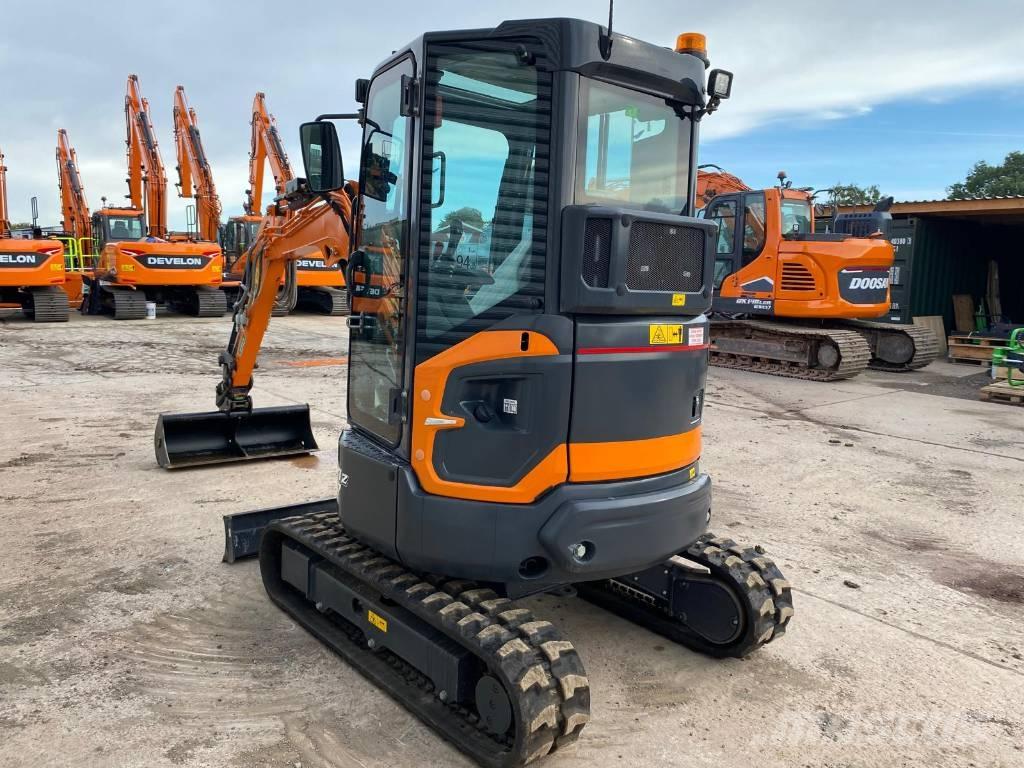 Develon DX 27 Z-7 Mini bageri < 7t