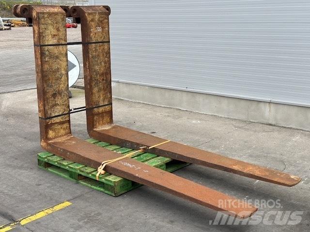 CAT 25-30 ton /988 Građevinarske viljuške