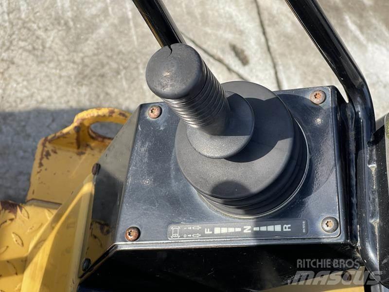 CAT CB 24 Valjci sa duplim bubnjem
