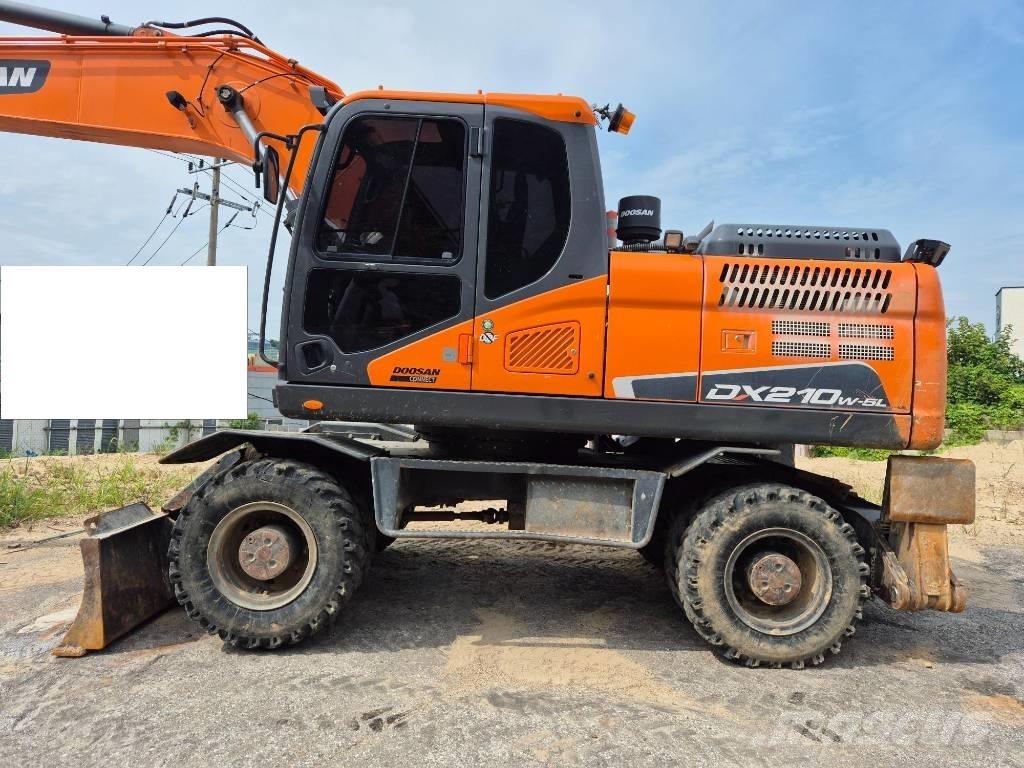 Doosan DX 210 W Bageri točkaši