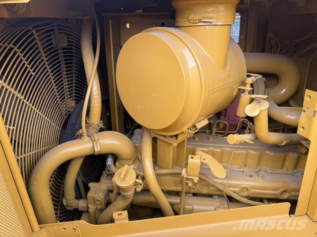 CAT D 6 R Buldožeri guseničari