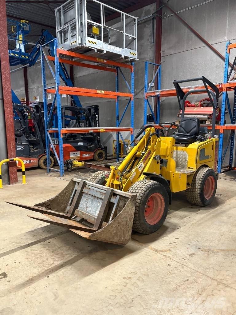 Knikmops KM 130 Utovarivači na točkove