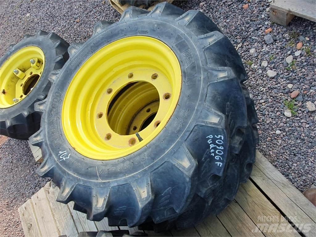 BKT 250/80-16 x2 Gume, točkovi i felne