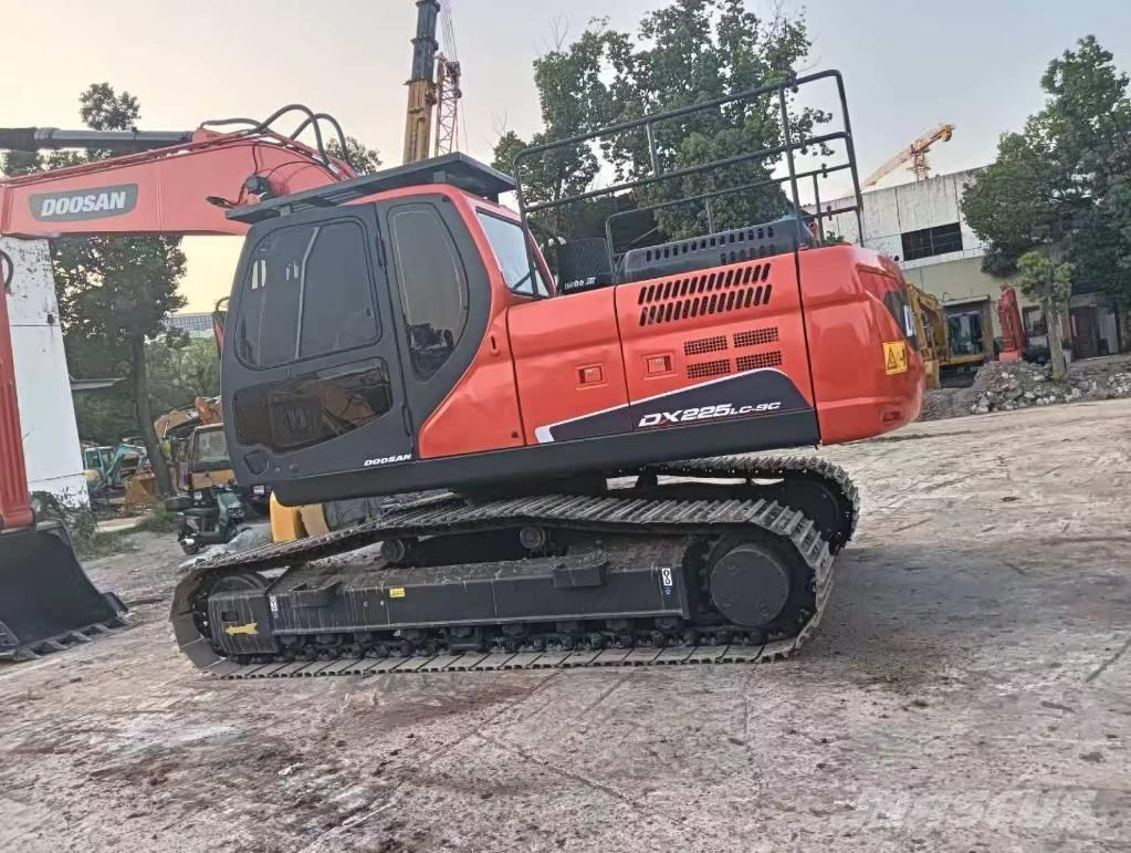 Doosan DX 225 LC Bageri guseničari