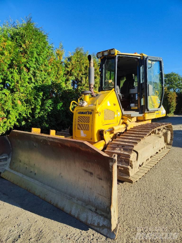 Komatsu D 51 Buldožeri guseničari