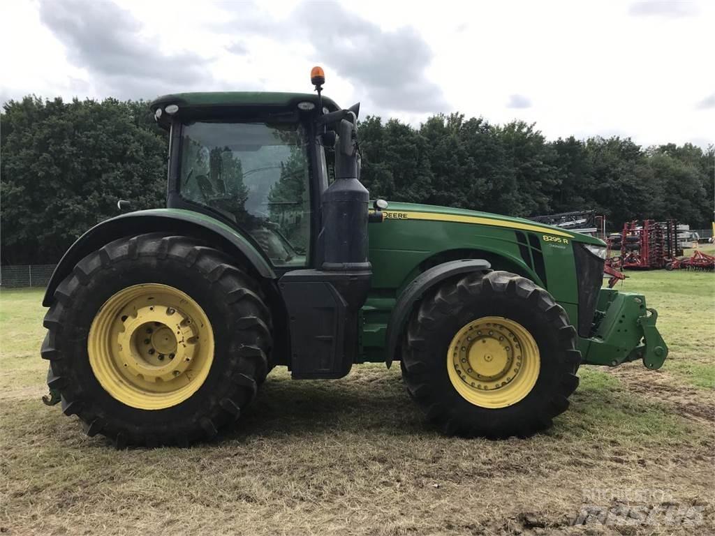 John Deere 8295R Traktori