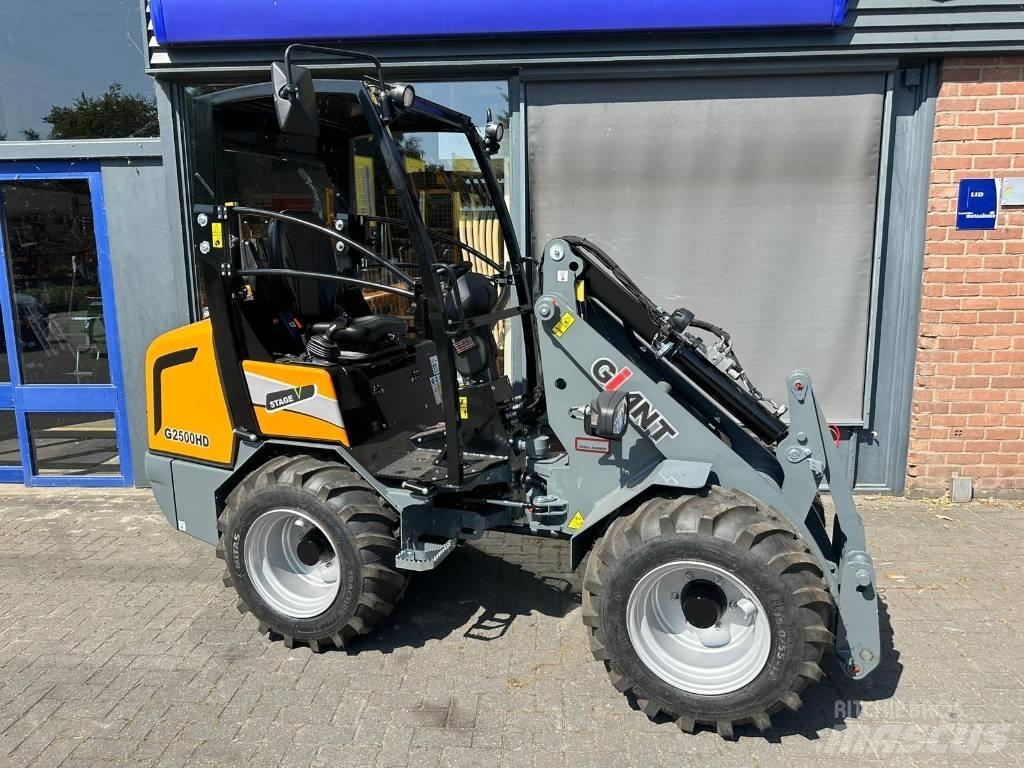 GiANT G 2500 HD Višenamenski utovarivači