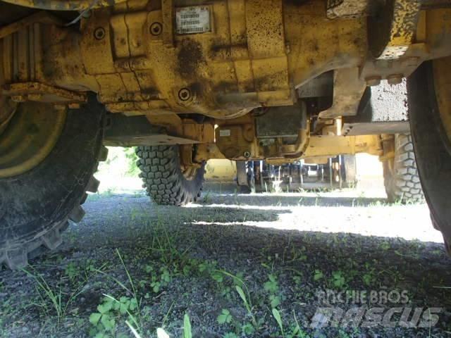 DEERE 410J Rovokopači