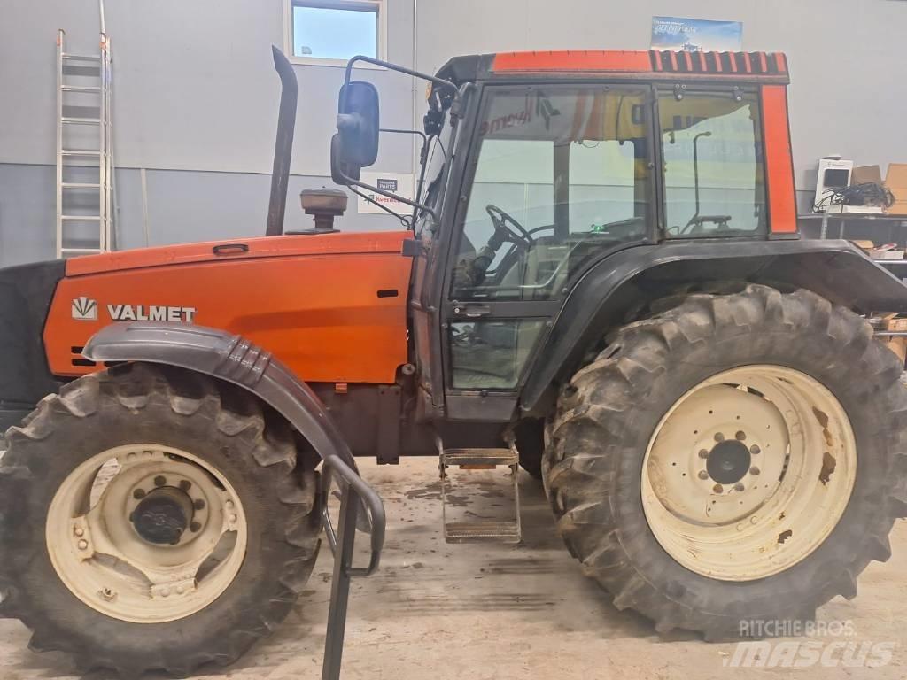 Valtra Valmet 8100E Traktori