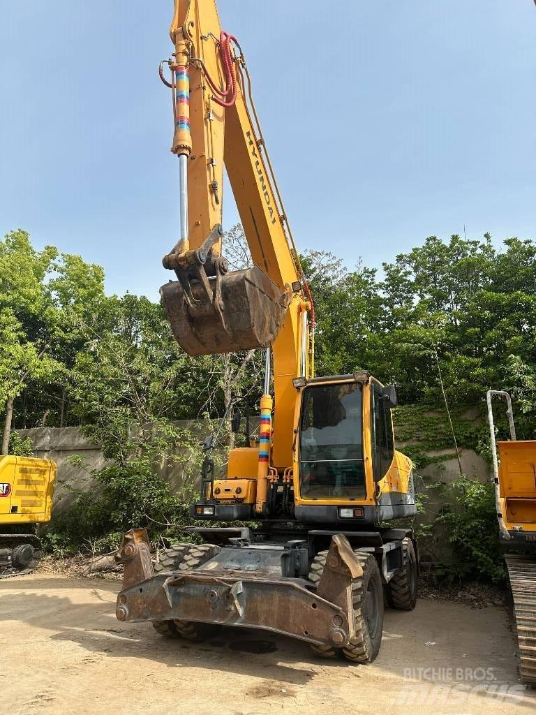 Hyundai R210W-9 Bageri točkaši