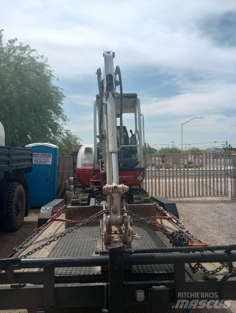 Takeuchi TB230RA Rezervni delovi i oprema za bušenje