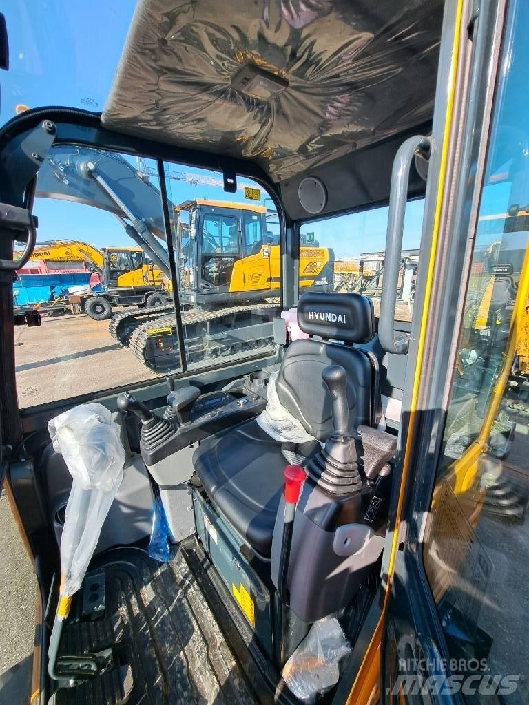 Hyundai R18-9AK Mini bageri < 7t