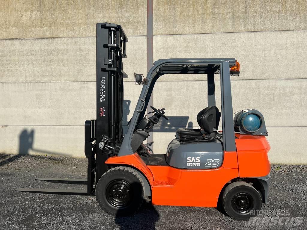 Toyota 42-7FGF25 Plinski viljuškari