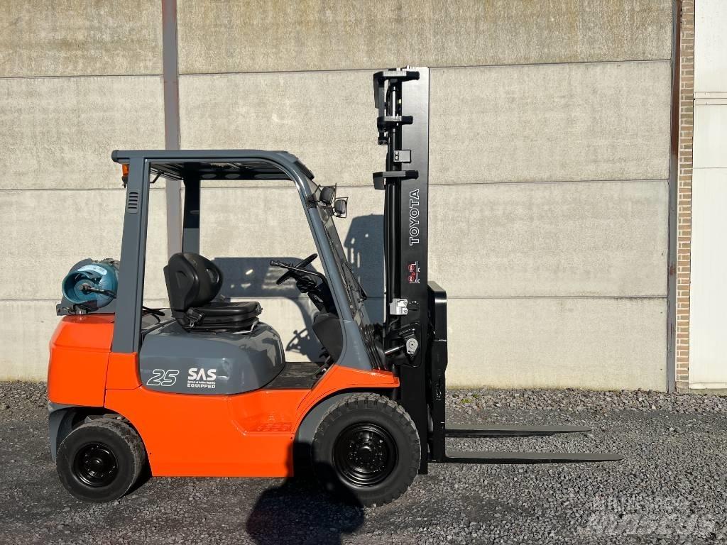 Toyota 42-7FGF25 Plinski viljuškari