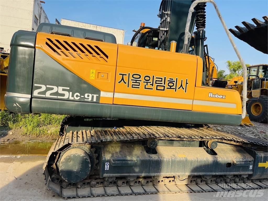 Hyundai 225 lc 9t Bageri guseničari