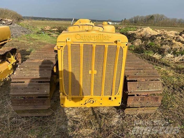 CAT D4 - Buldožeri guseničari