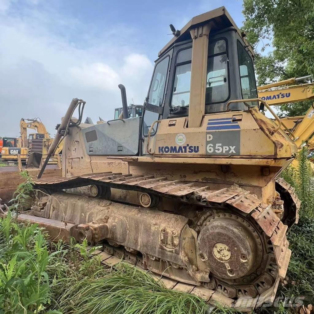 Komatsu D 65 P-12 Buldožeri guseničari