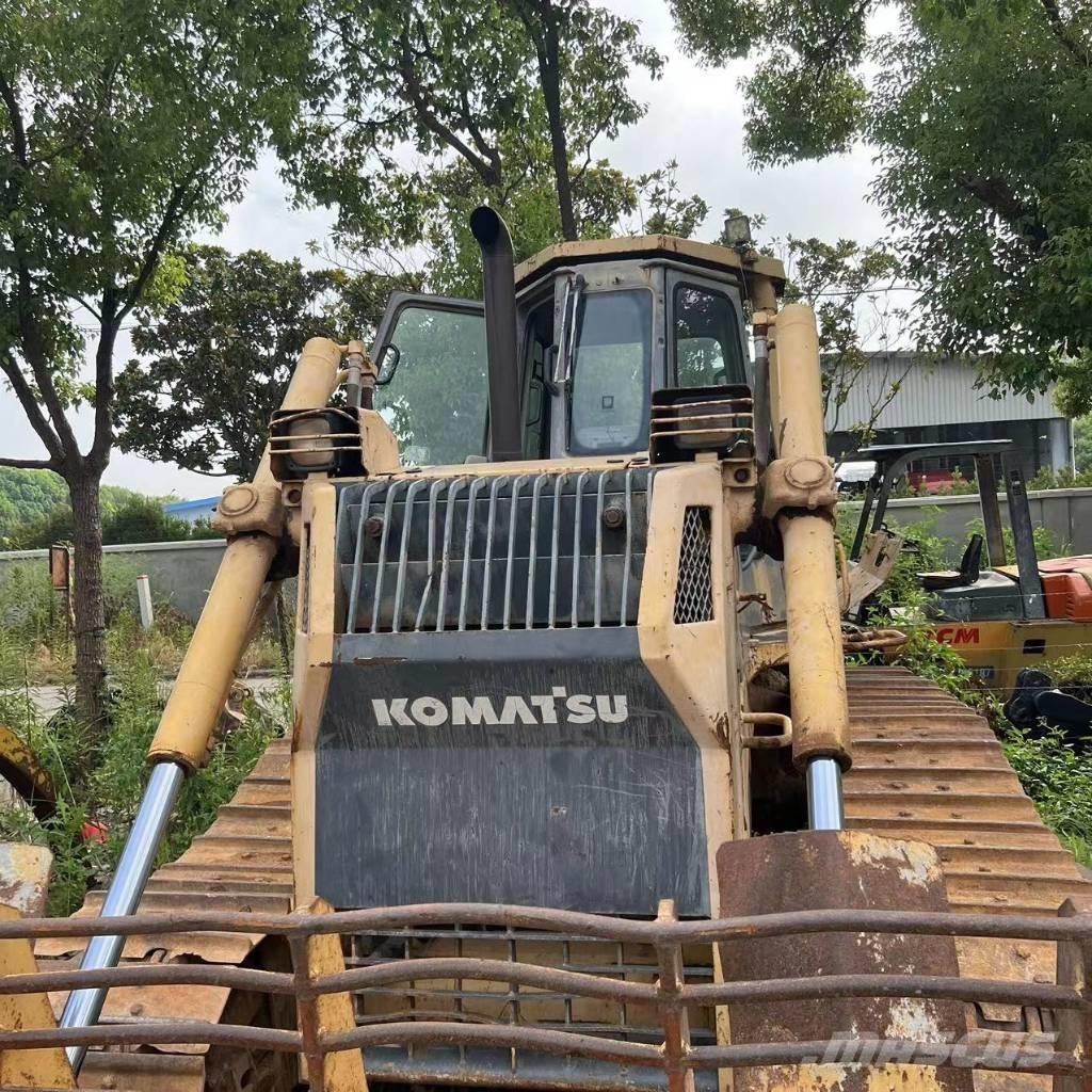 Komatsu D 65 P-12 Buldožeri guseničari