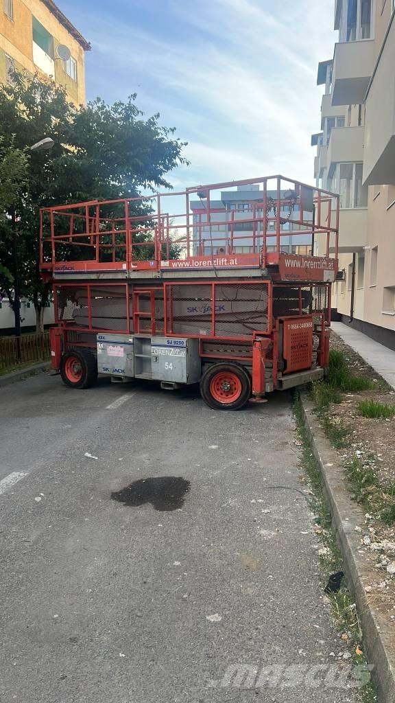 SkyJack SJ 9250 Construction hoists