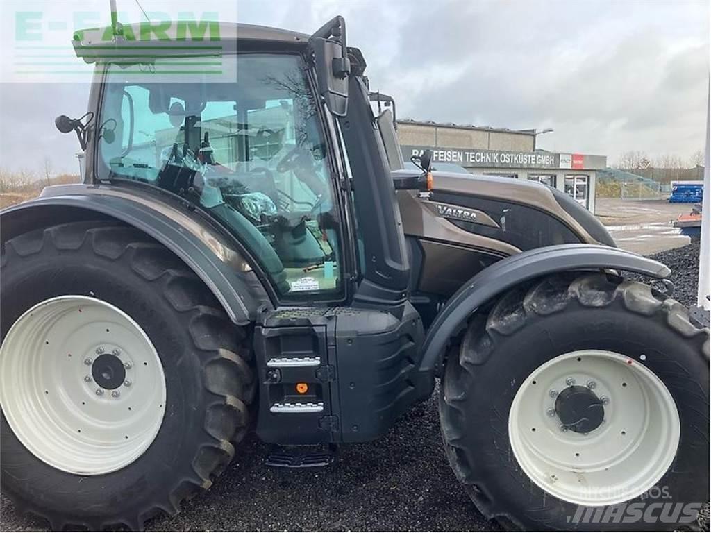 Valtra n175a Traktori
