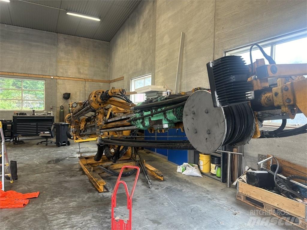 CAT 335 F L Terenske bušilice