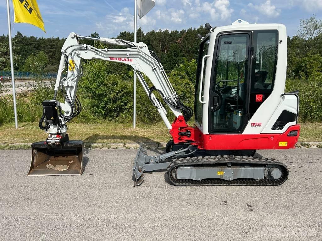 Takeuchi TB 225A V5 Mini bageri < 7t