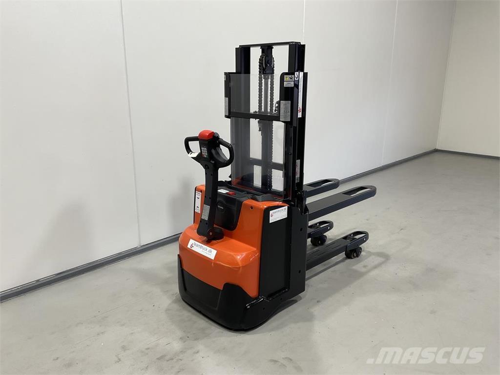 Toyota SWE200D Samopogonski ručni viljuškari