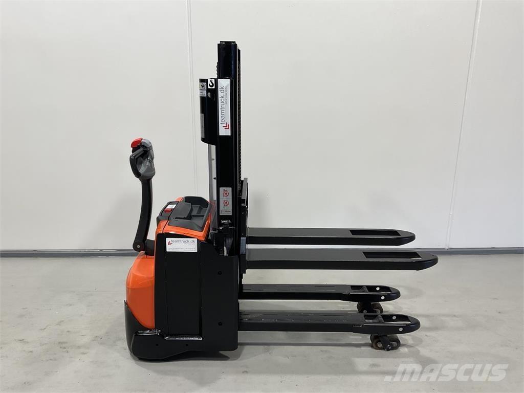 Toyota SWE200D Samopogonski ručni viljuškari