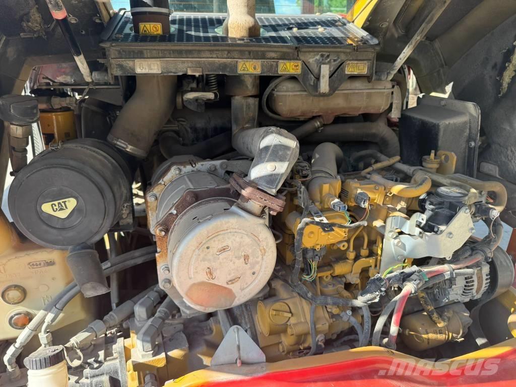 CAT 906M Utovarivači na točkove